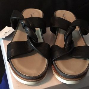 Tahari Black Leather Sandal Size 8